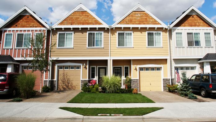 Four row home with good curb appeal